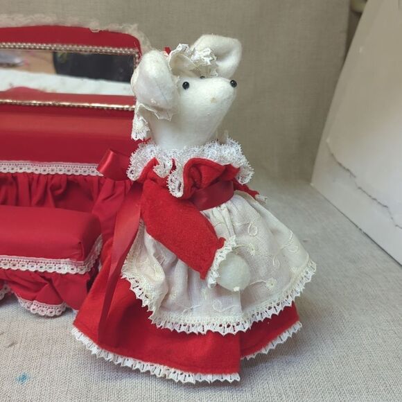 Miniature fancy felt mouse house bedroom boudoir set - Picture 7 of 16